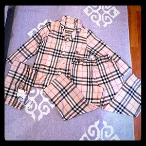 Burberry Kids Pajamas Unisex, Size 6Y